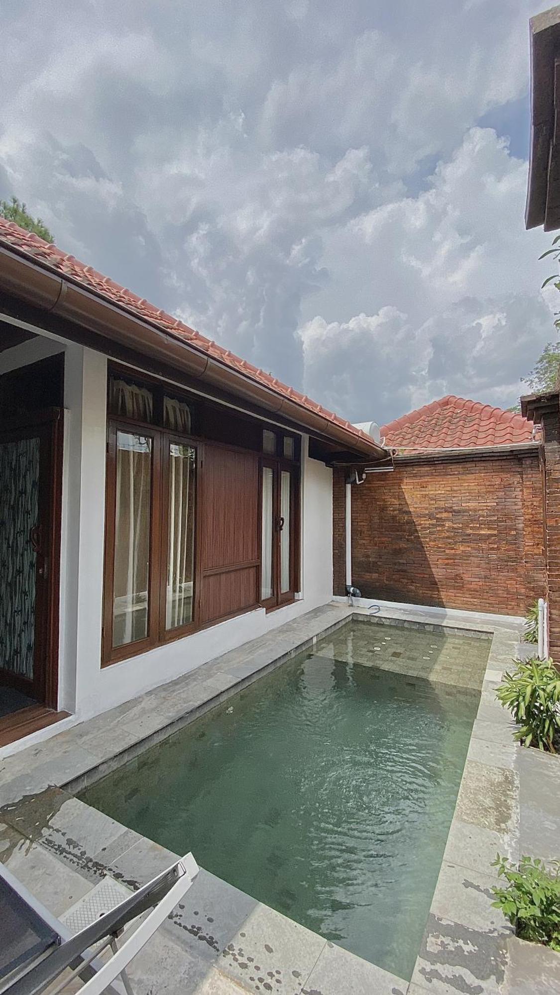 Chrome Hotel & Resort Solo Colomadu エクステリア 写真